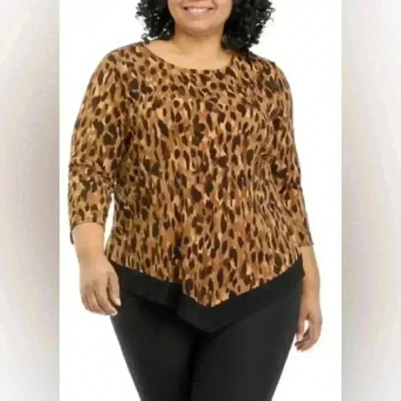 Carmen Marc Valvo - Plus Size Printed Top with Chiffon Hem - Picture 1 of 9